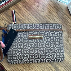 NWT Tommy Hilfiger TH pattern wristlet